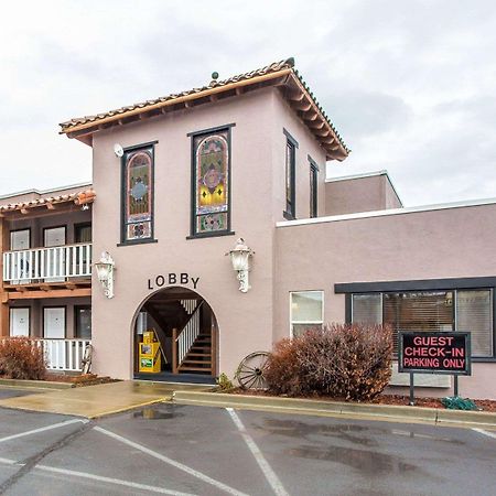 Rodeway Inn Baker City Exterior photo