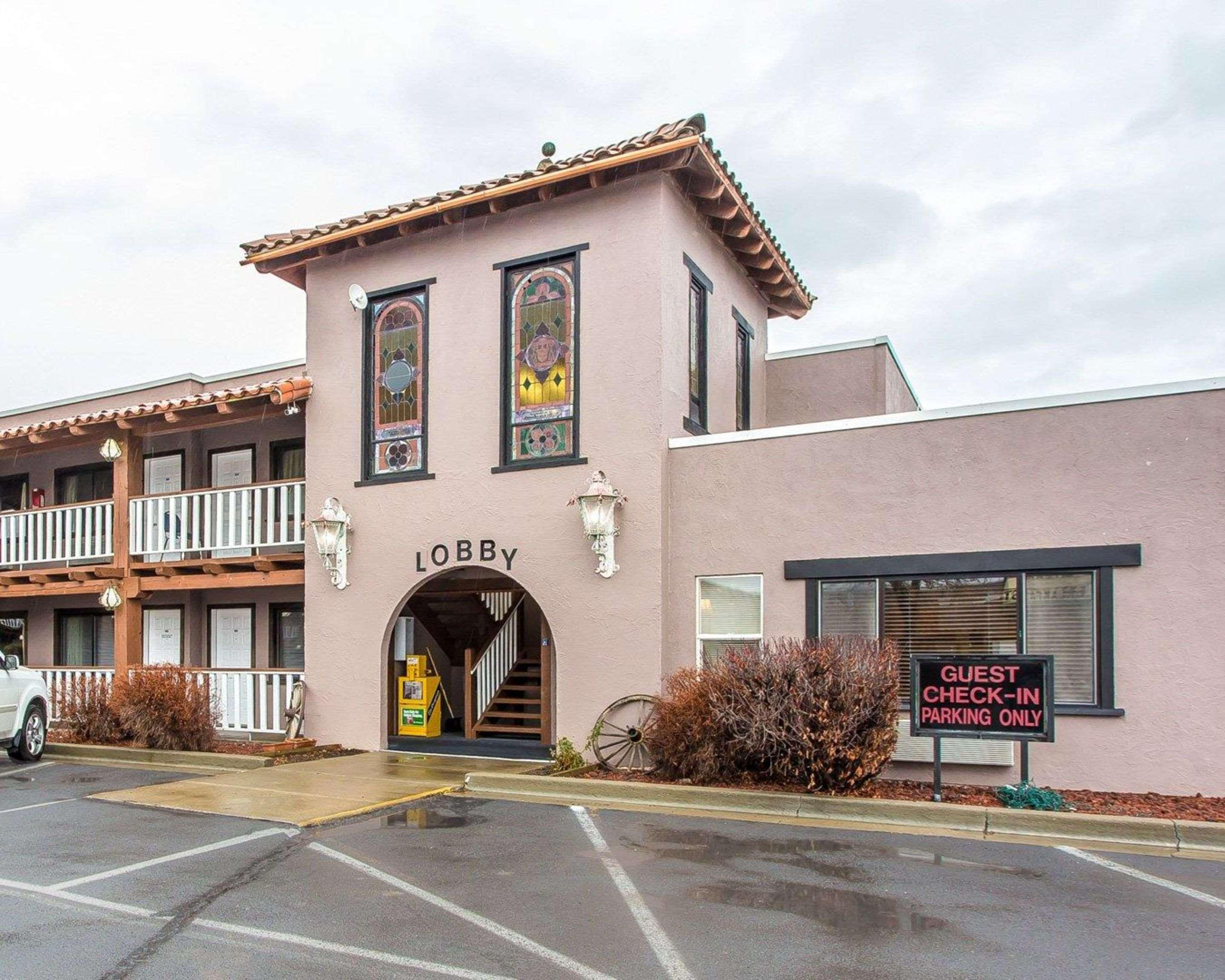 Rodeway Inn Baker City Exterior photo